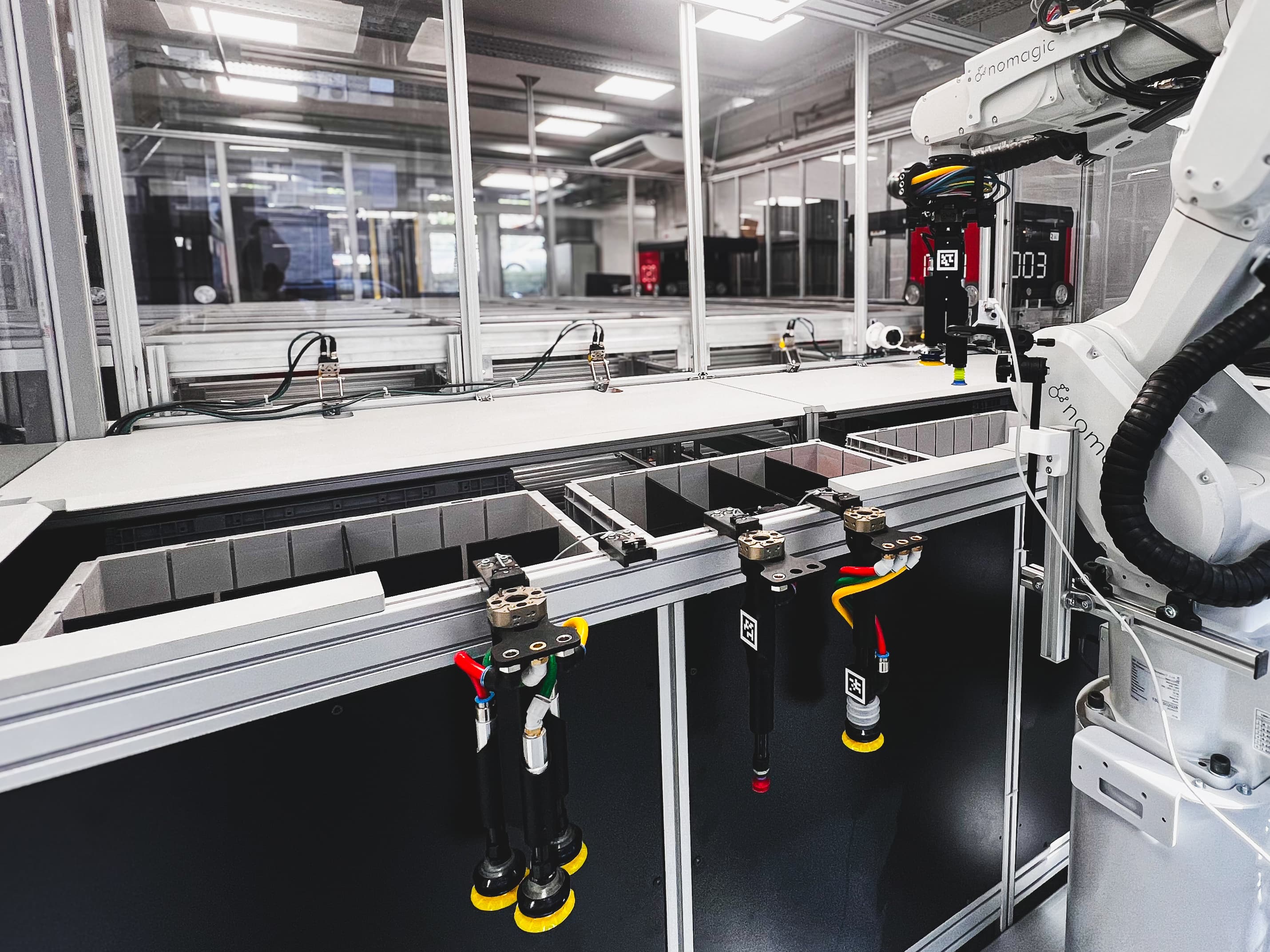 justPick: Automatische Einzelstück-Kommissionierung für AutoStore und Shuttlesysteme