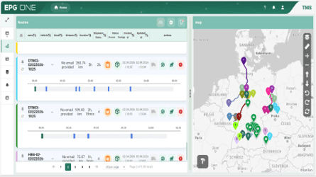 Ein Logistik-Dashboard zeigt die europäischen Lieferrouten und -termine auf einer Karte mit farbcodierten Markierungen an, um Sendungen zu verfolgen und die Planung zu optimieren.