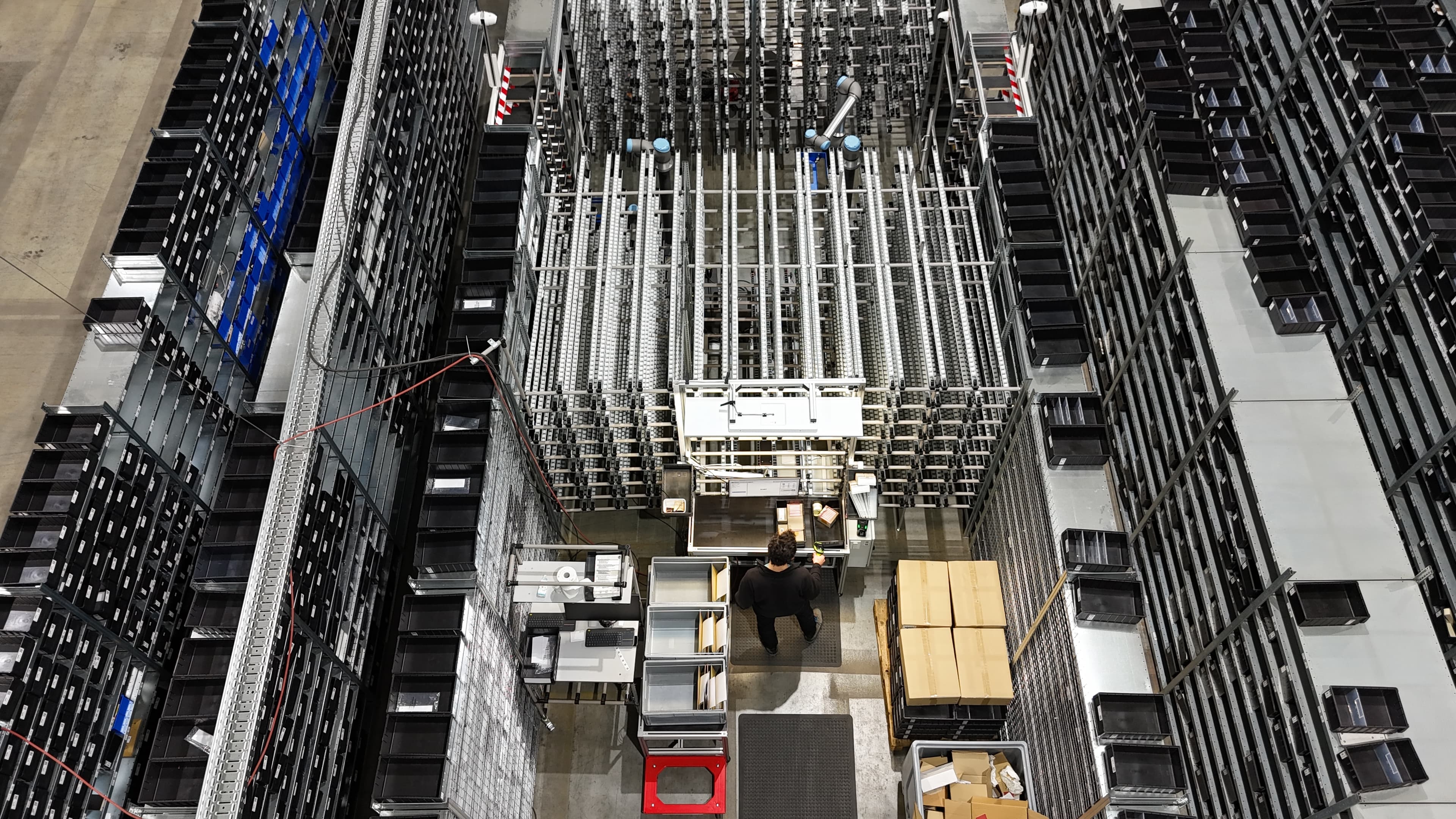 Goods-to-Person in Shelving Systems as Robots-as-a-Service